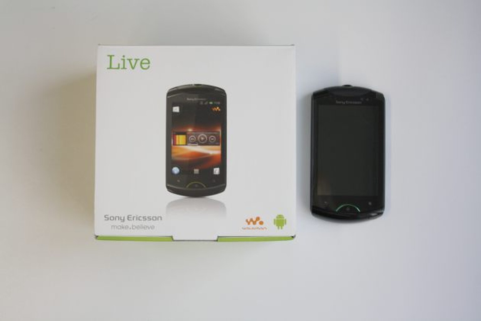Sony Ericsson Live with Walkman: What's in the box?