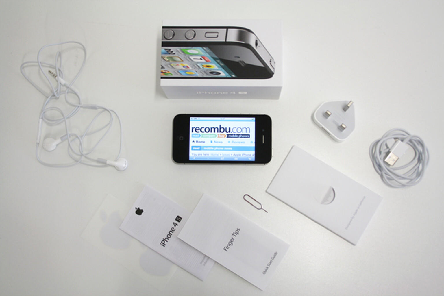 Apple iPhone 4S: What's in the box?
