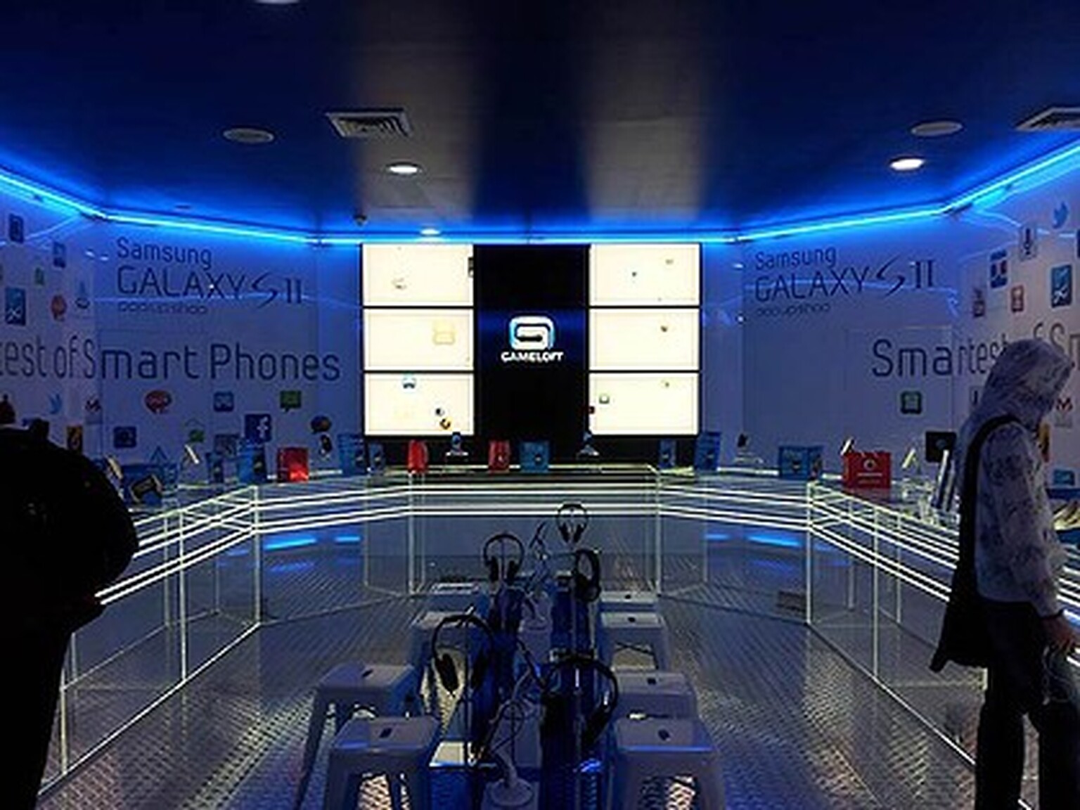Samsung thumbs nose at iPhone 4S launch in Australia, sells Galaxy S2’s for $2