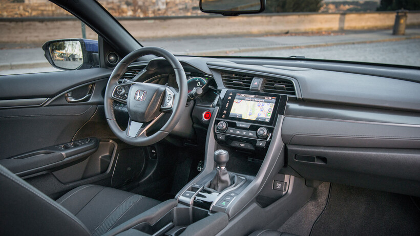 2018 Honda Civic 1.6 i-DTEC diesel interior and infotainment