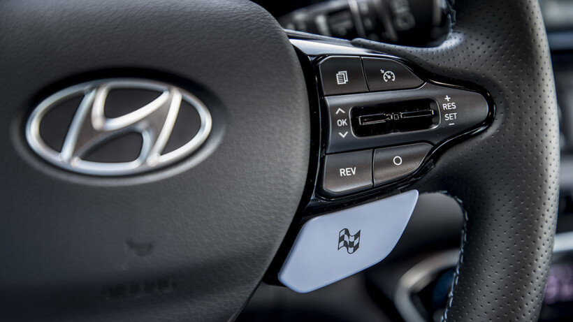 Hyundai i30 N Performance steering wheel and custom button