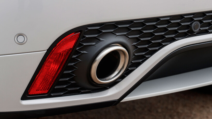 Jaguar E-Pace P300 R-Dynamic exhaust system