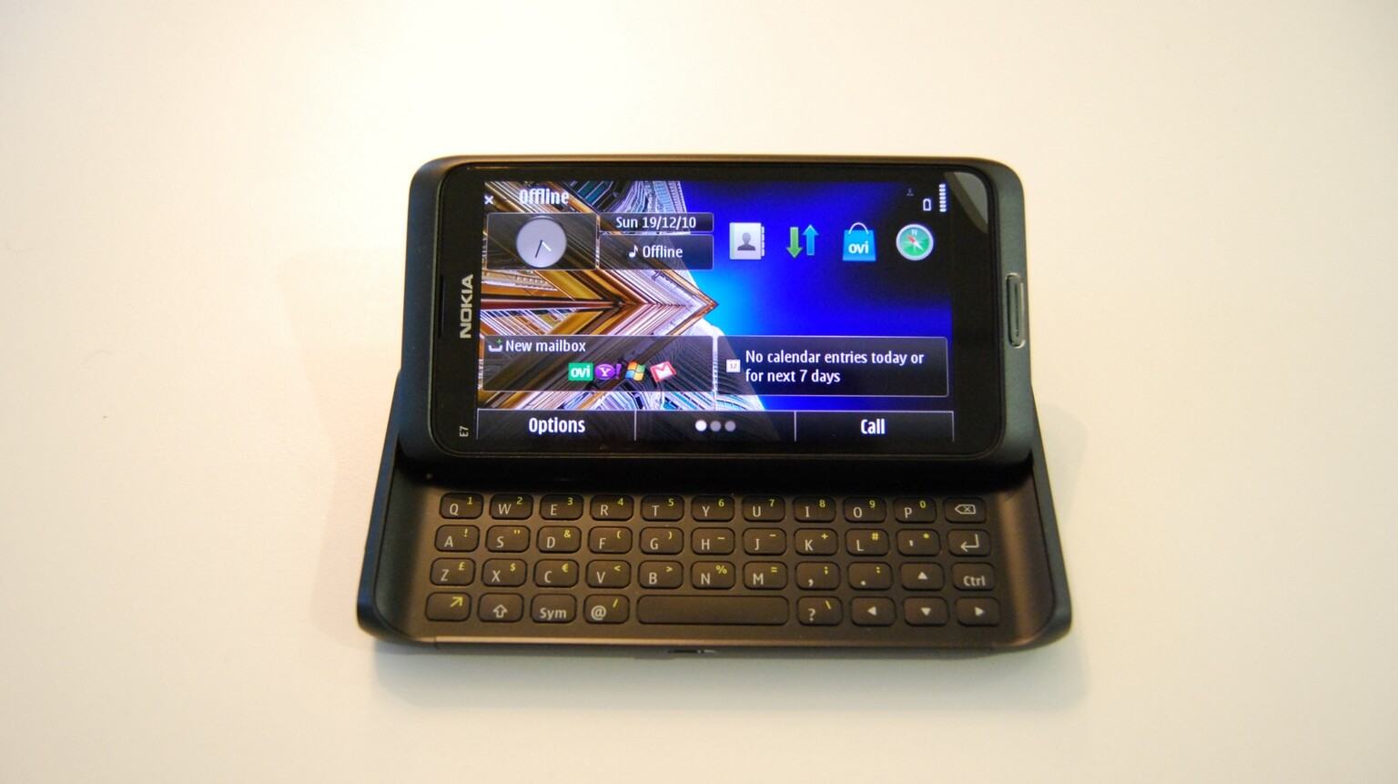 Nokia E7: Hands-on photo gallery
