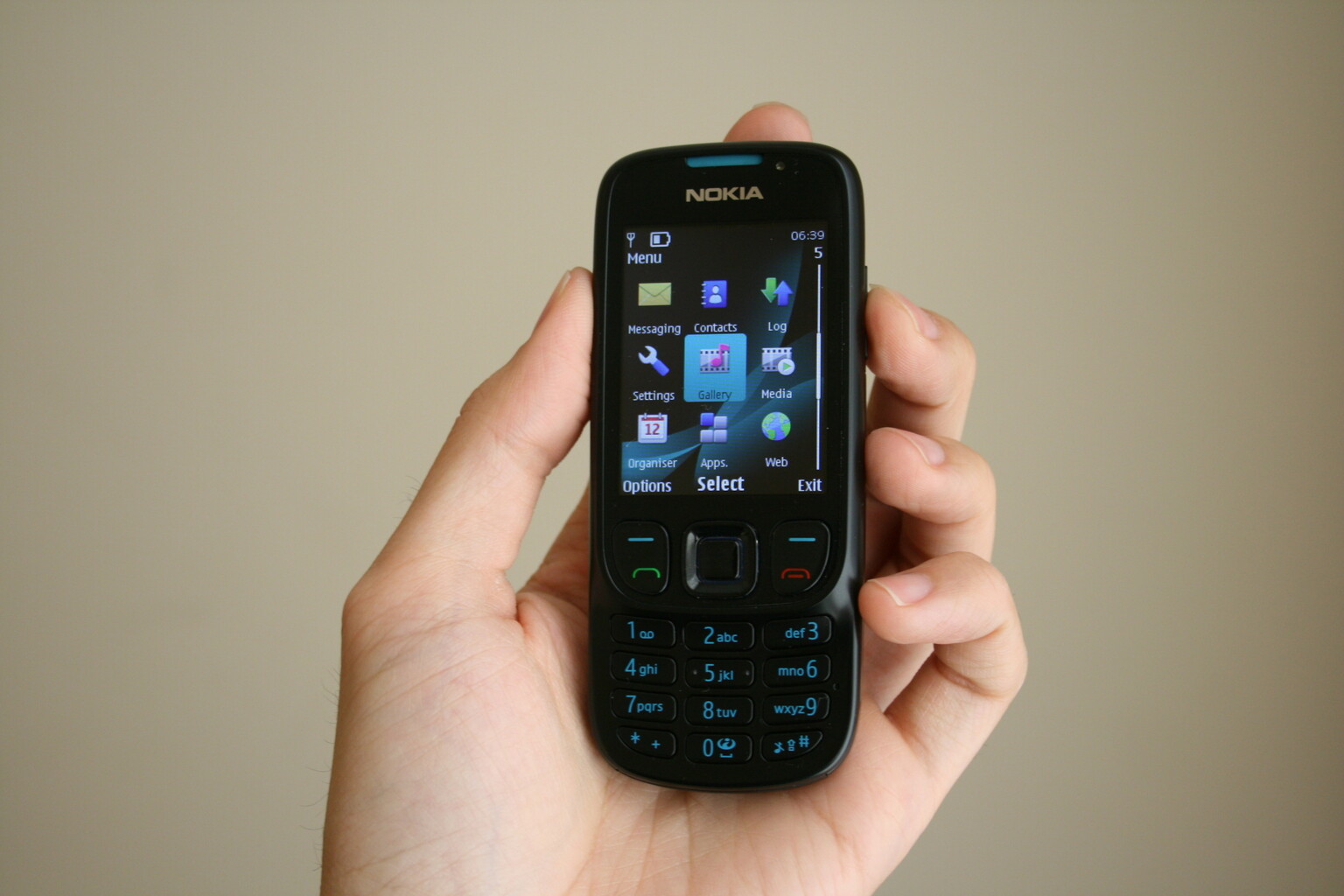 Nokia 6303: Hands-on with a budget beauty