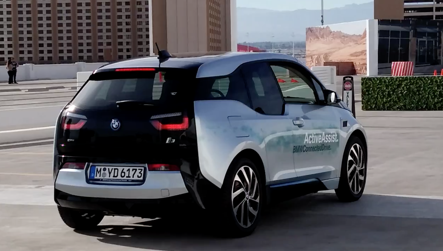 BMW teases Remote Garage Parking & Remote Valet Parking destined for new 7 Series