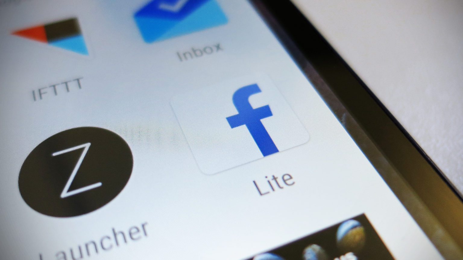 You can reunite Facebook and Messenger with Facebook’s new Lite app