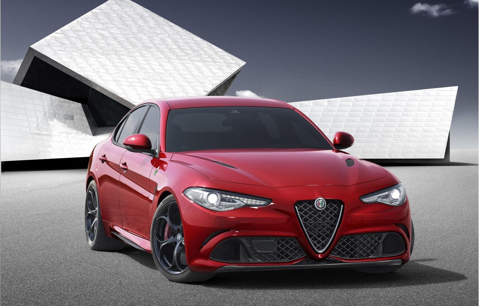 Alfa Romeo Giulia Quadrifoglio is 510hp of Italian insanity