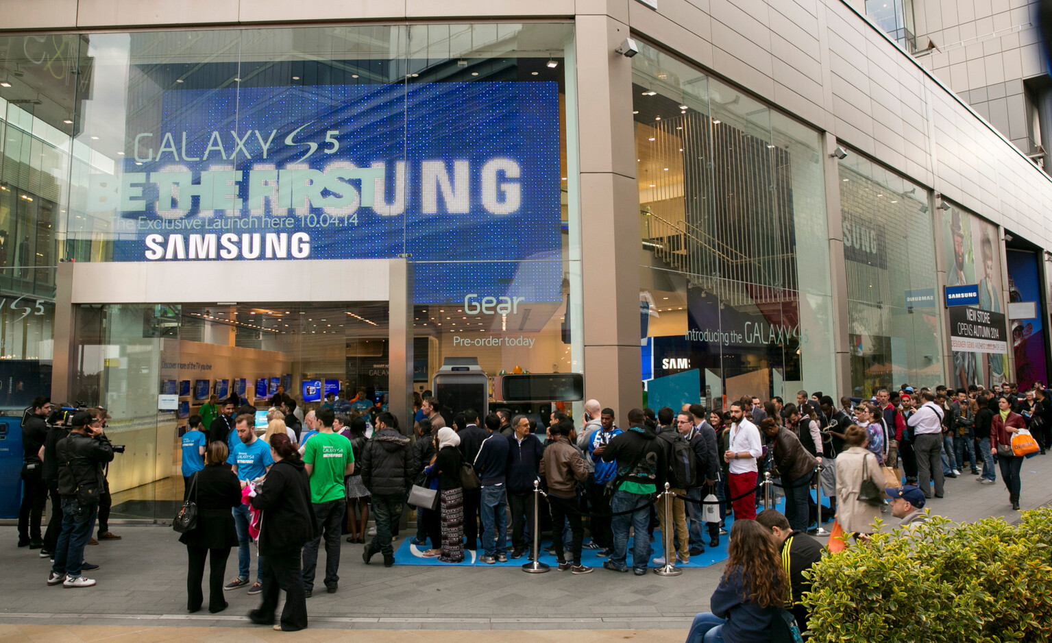 Best Samsung Galaxy S5 launch day deals and pricing