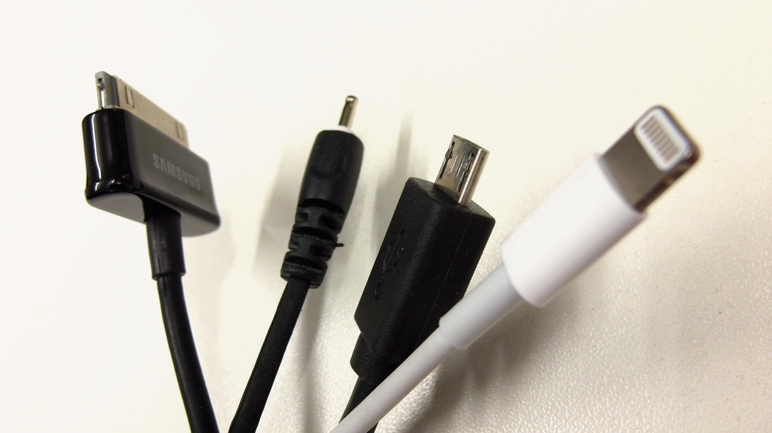 Politicians want one phone charger to rule them all by 2017