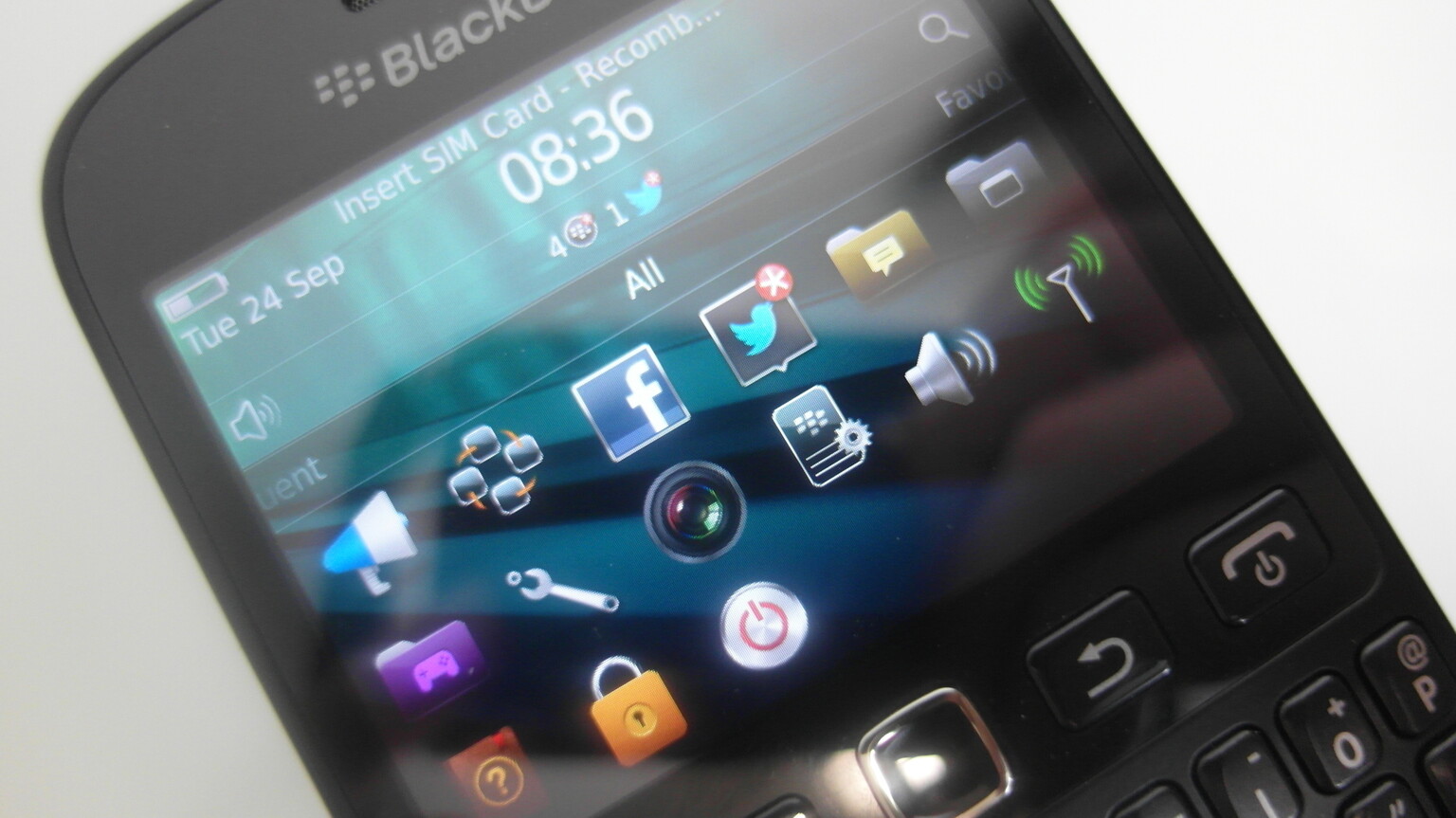 BlackBerry 9720 Review: In Depth