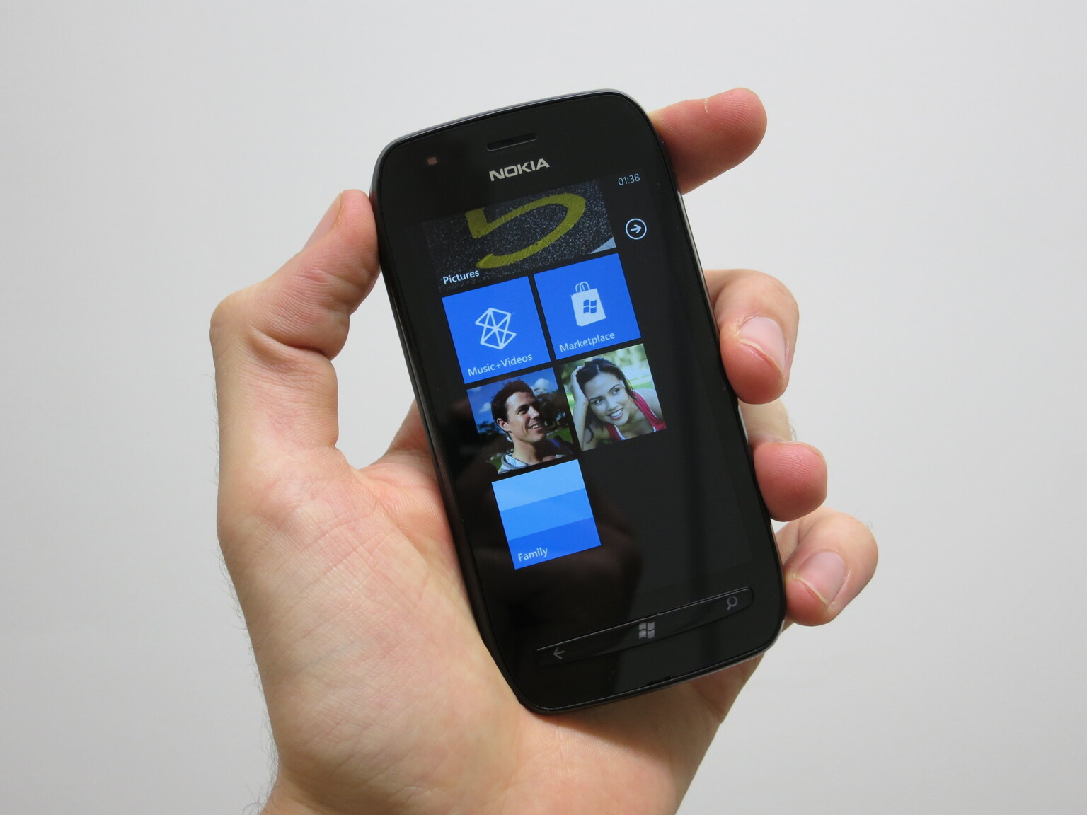 Nokia Lumia 710 unboxing video and first impressions