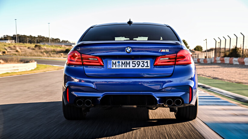 2018 BMW M5 F90 in blue