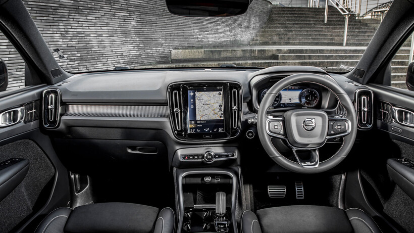 Volvo XC40 interior and Sensus infotainment system