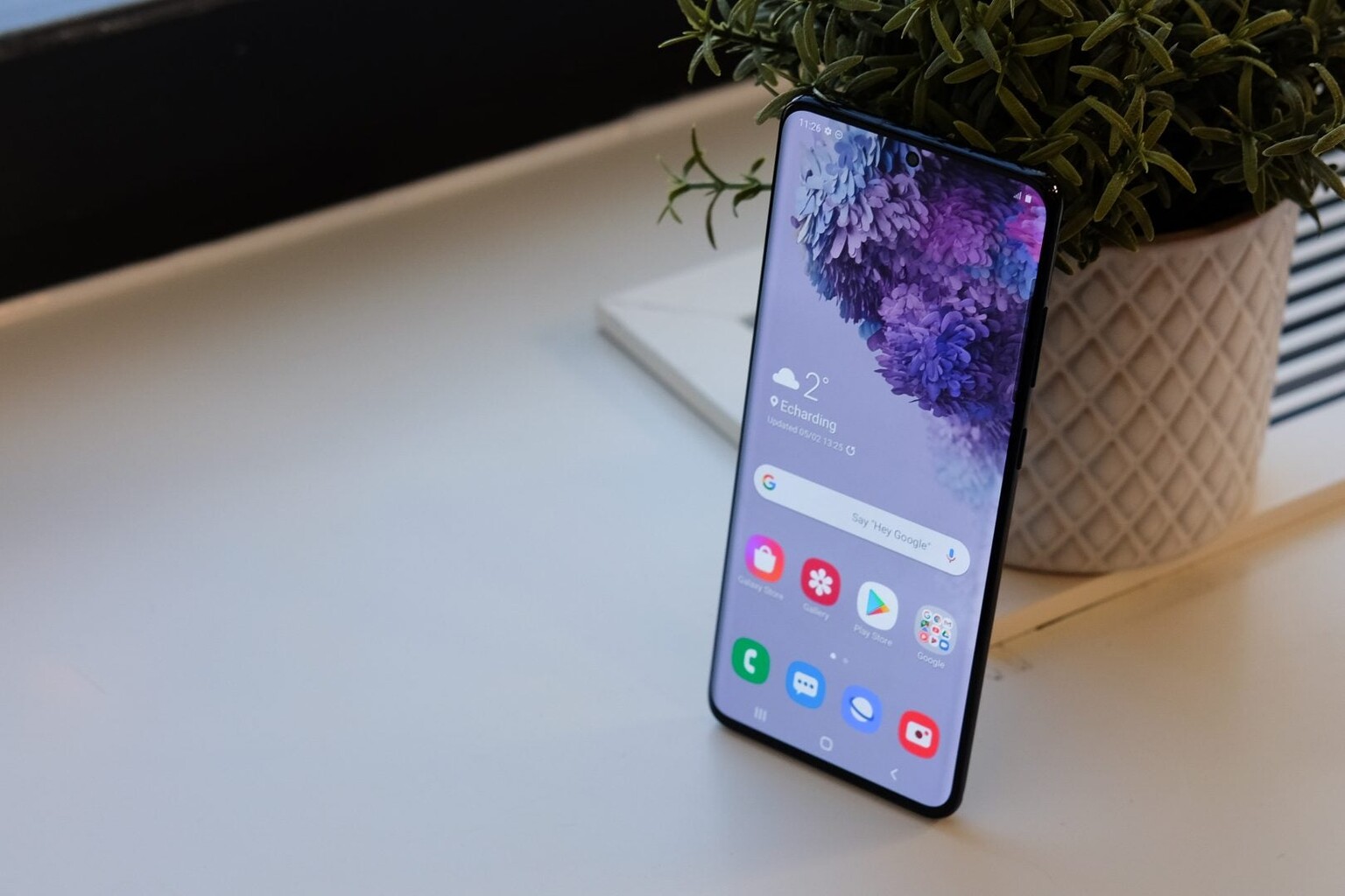 Thanks Apple, now Samsung's ditching the charger too