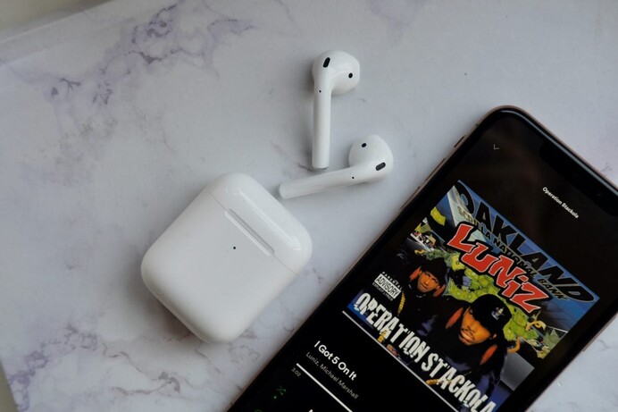 airpods with case