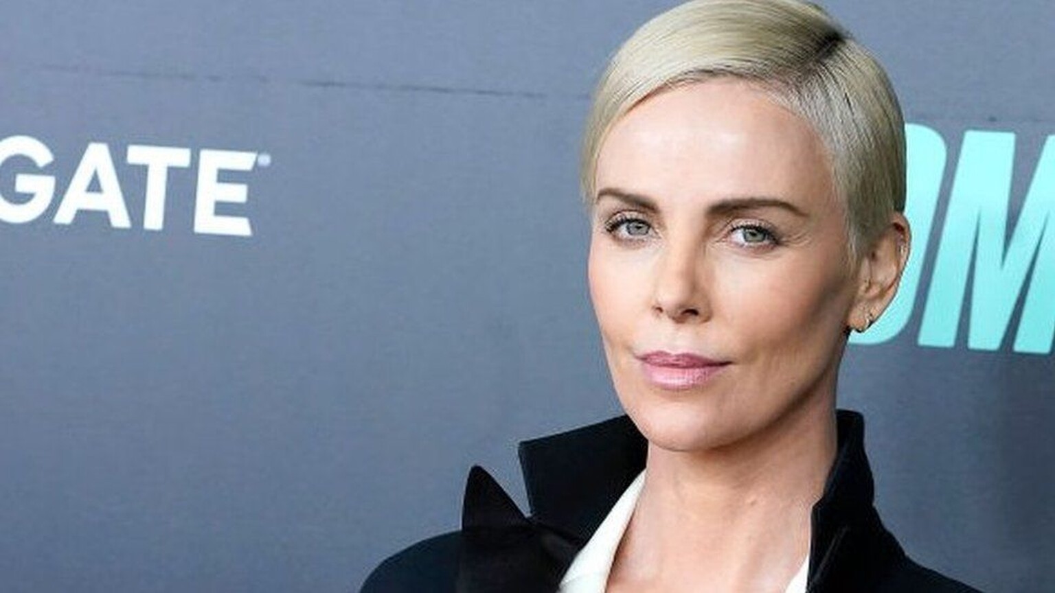 Charlize Theron really wants to star in a lesbian remake of Die Hard