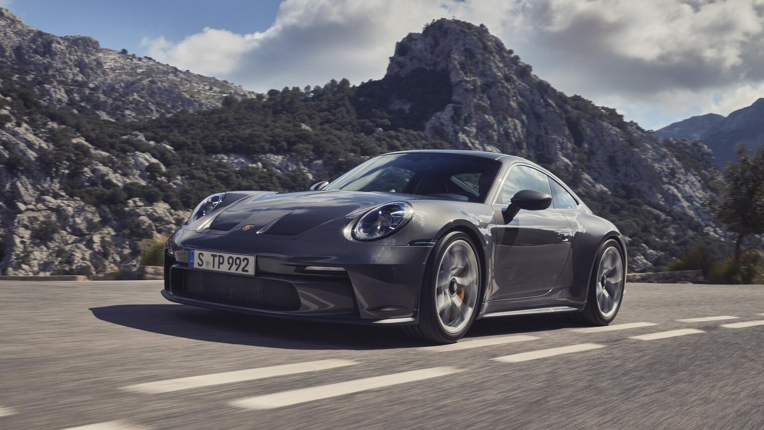 Porsche 911 GT3 Touring edition looks like a driver's dream
