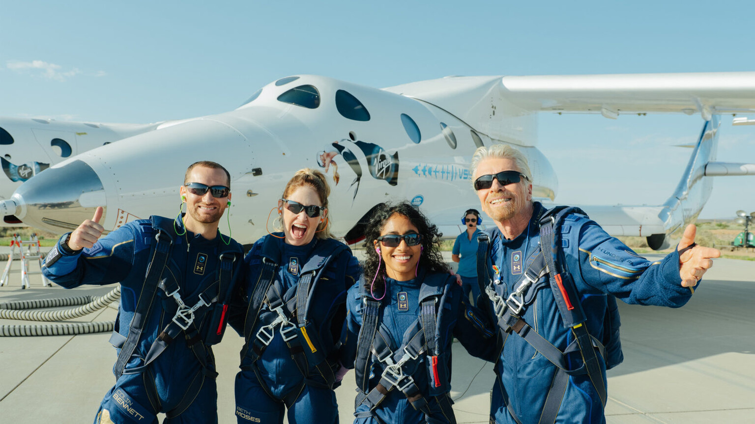 Virgin Galactic completes first fully manned spaceflight, with Richard Branson aboard