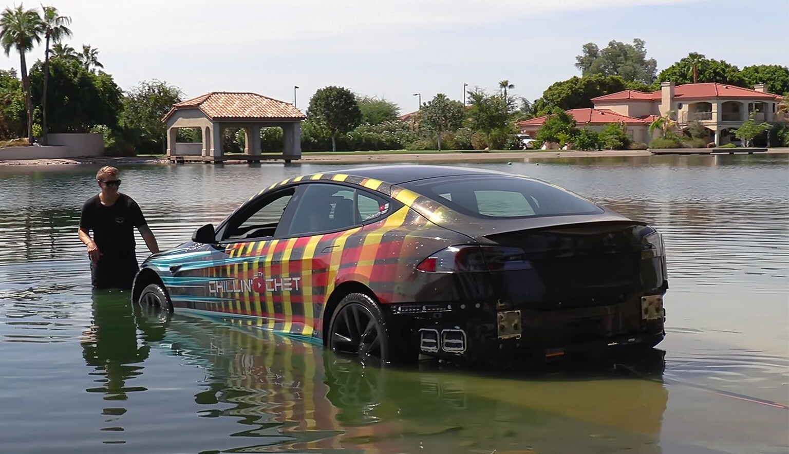 Here's what happens when you try to drive a Tesla Model S Plaid underwater