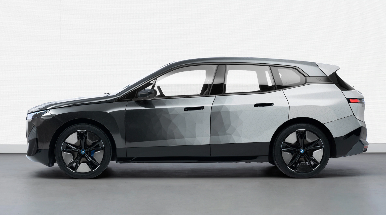 BMW unveils stunning colour-changing car at CES 2022