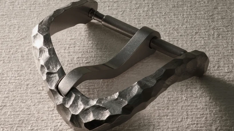 Anoma A1 clasp