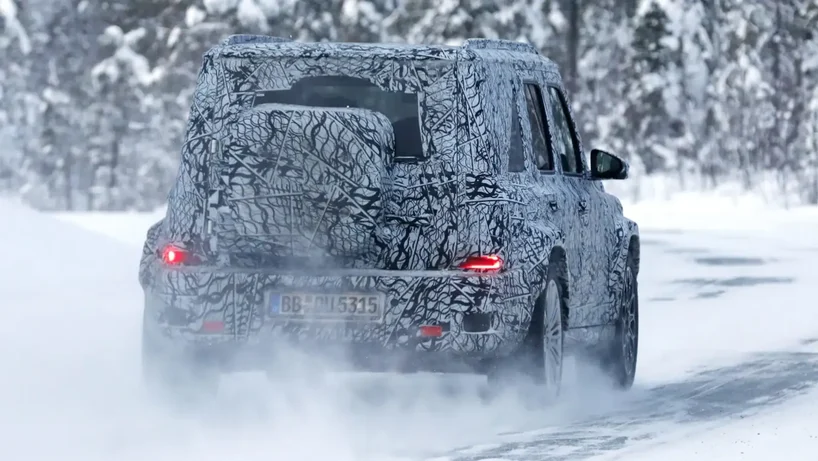 Baby Mercedes G-Class driving