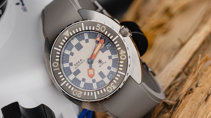 Doxa x Hodinkee Sub 200T Army