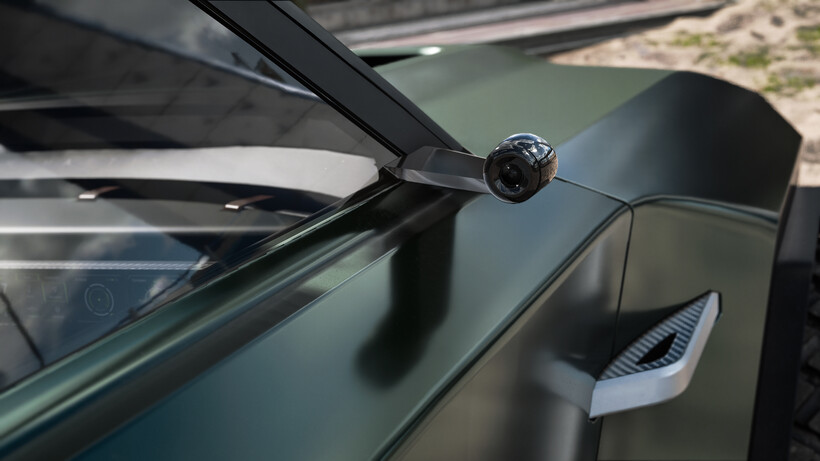 Aston Martin Dreadnought in game wing mirror