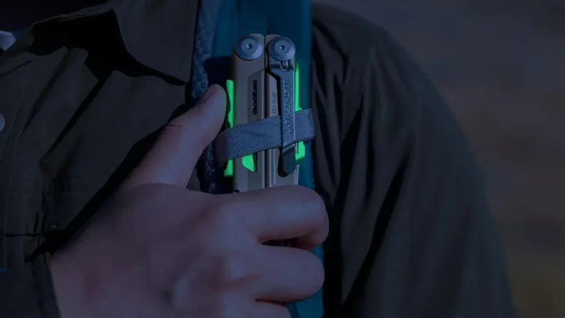 Leatherman Signal Sandstorm glowing in the dark