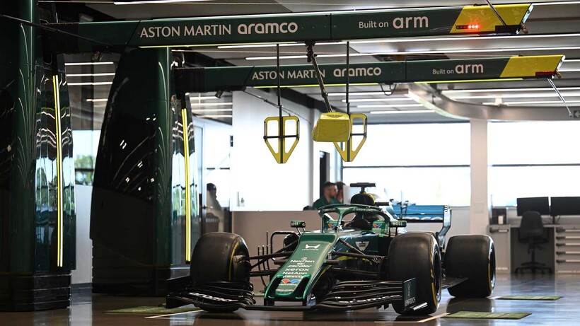 Pit stop at the Aston Martin forum