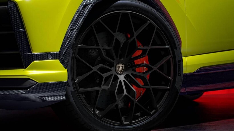 Lamborghini Urus SE Performante wheel