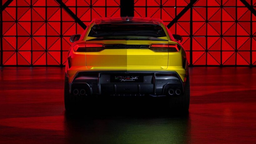 Lamborghini Urus SE Performante back