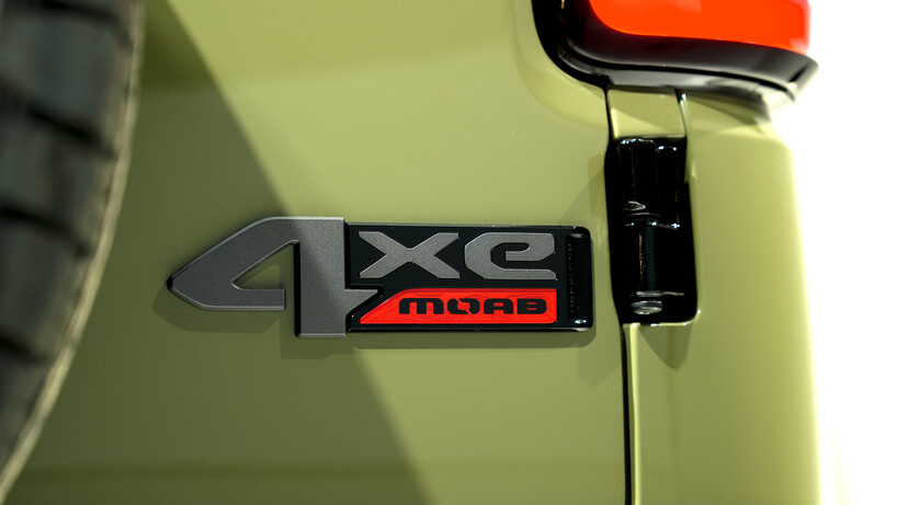 Close up of the Jeep Recon's badge