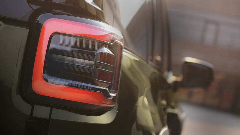 Close up of the rear light of the Jeep Recon