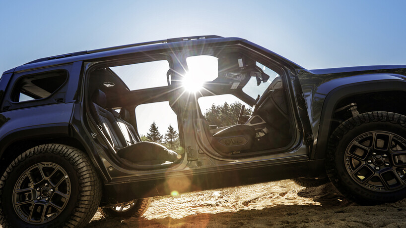 Jeep recon without doors on a beach