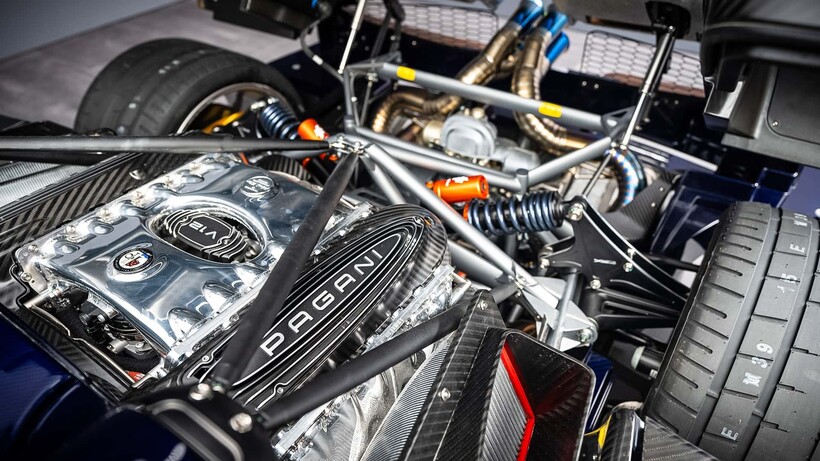 Pagani Huayra 70 Derecho engine