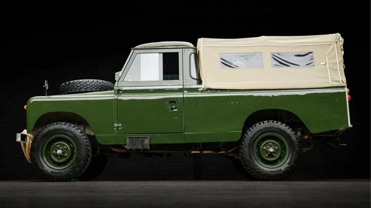 Daniel Craig’s 67-year-old Land Rover is coming to auction