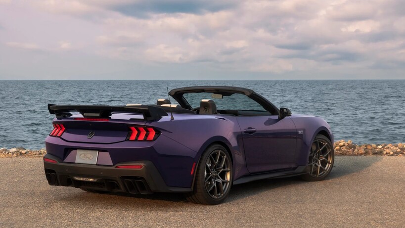 Ford Mustang Dark Horse SC Convertible with folding roof and high-performance exterior styling