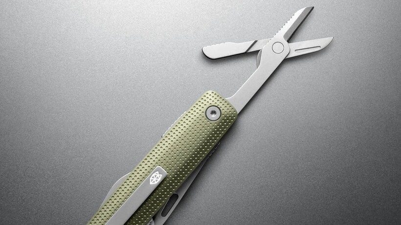 The James Brand Helton multi-tool with olive aluminium handle, folding blade, scissors and screwdriver tools