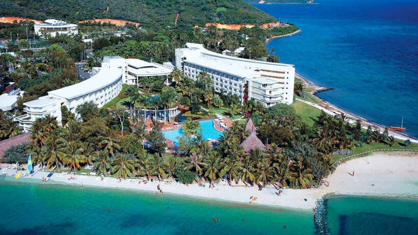 Le Domaine Déva resort in New Caledonia surrounded by tropical landscape and overlooking the South Pacific