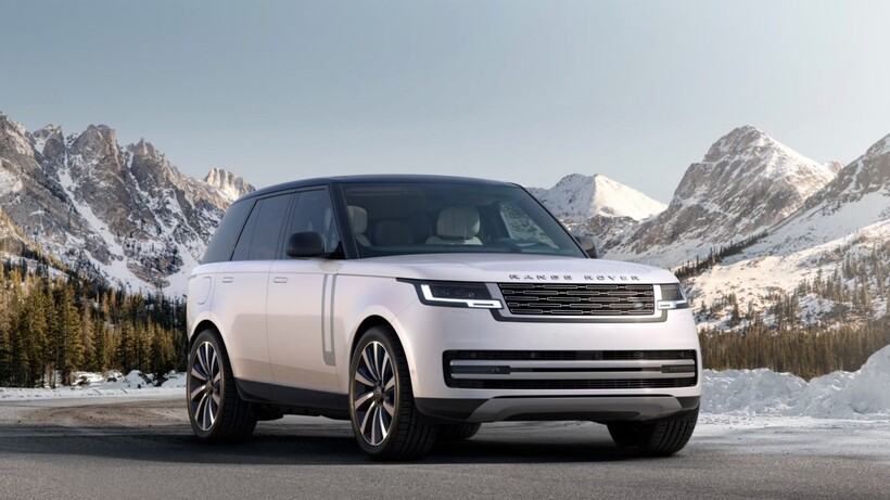 Range Rover From Sea to Sea Curations in Desert Ember, Summit Frost and Ocean Crest finishes
