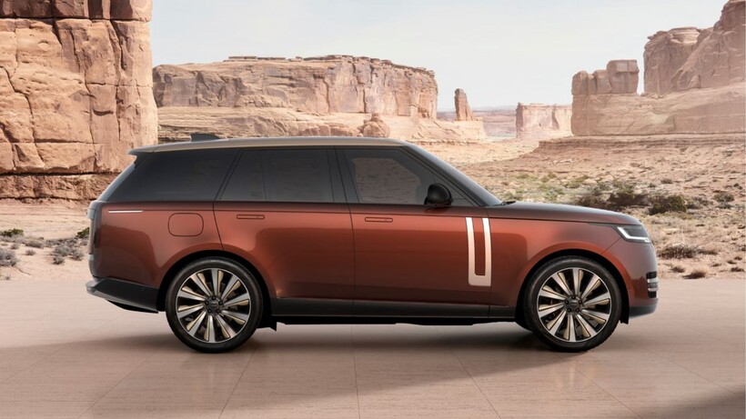 Range Rover From Sea to Sea Curations in Desert Ember, Summit Frost and Ocean Crest finishes