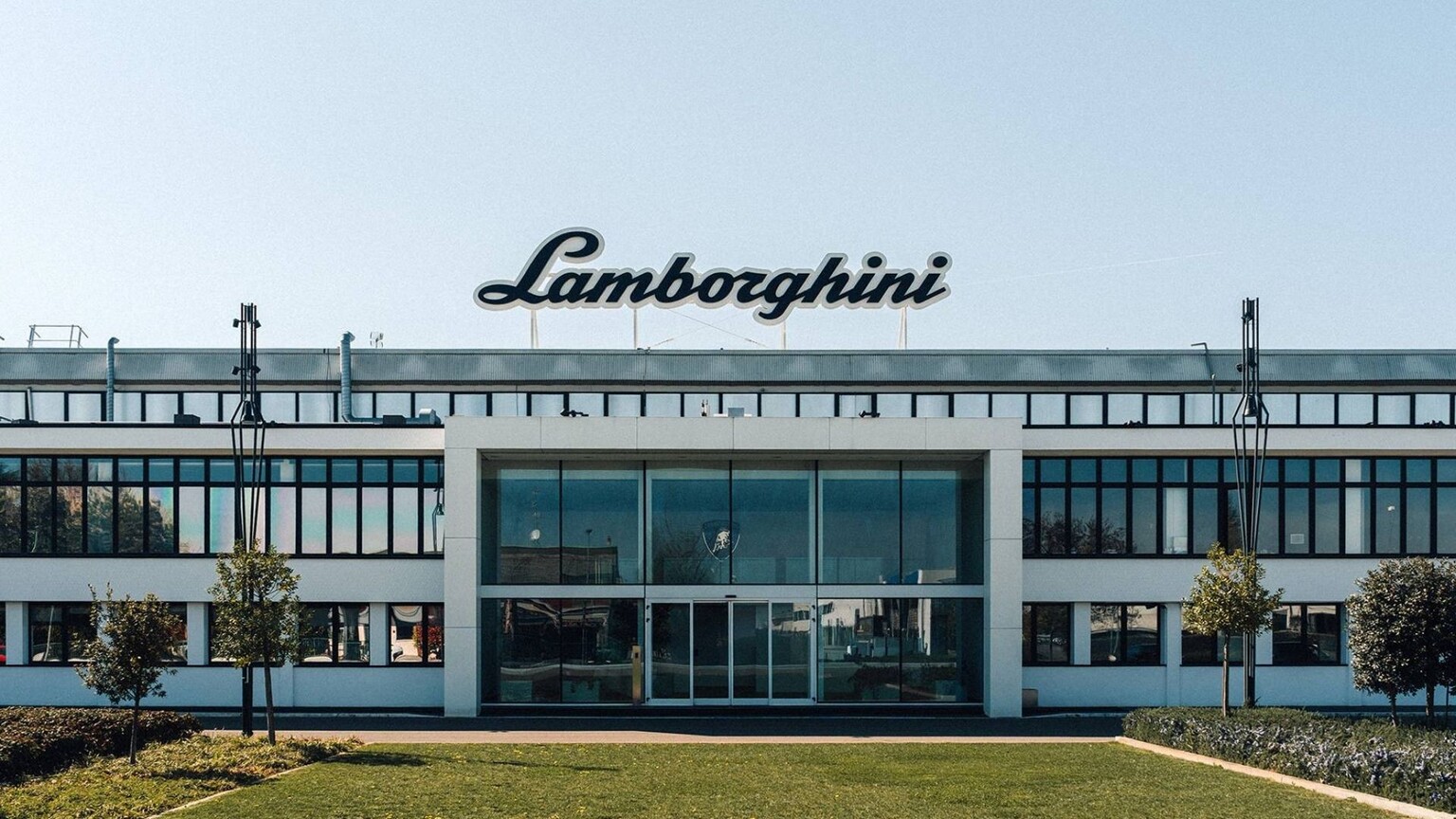 Lamborghini CEO doesn’t fear Chinese cars for one simple reason